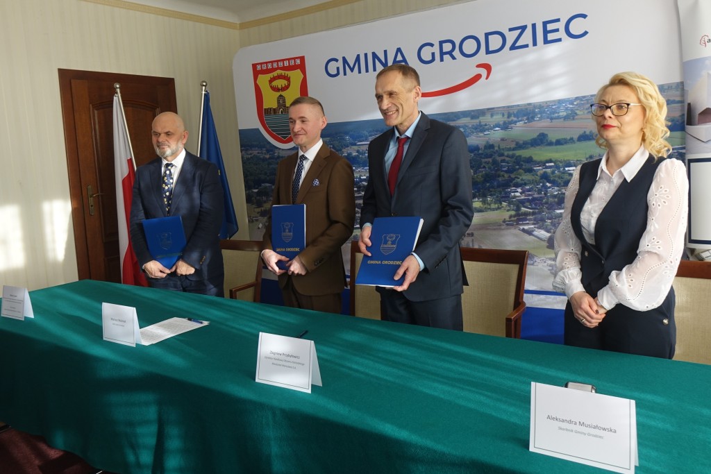 Podpisanie umowy - zdjęcie 3